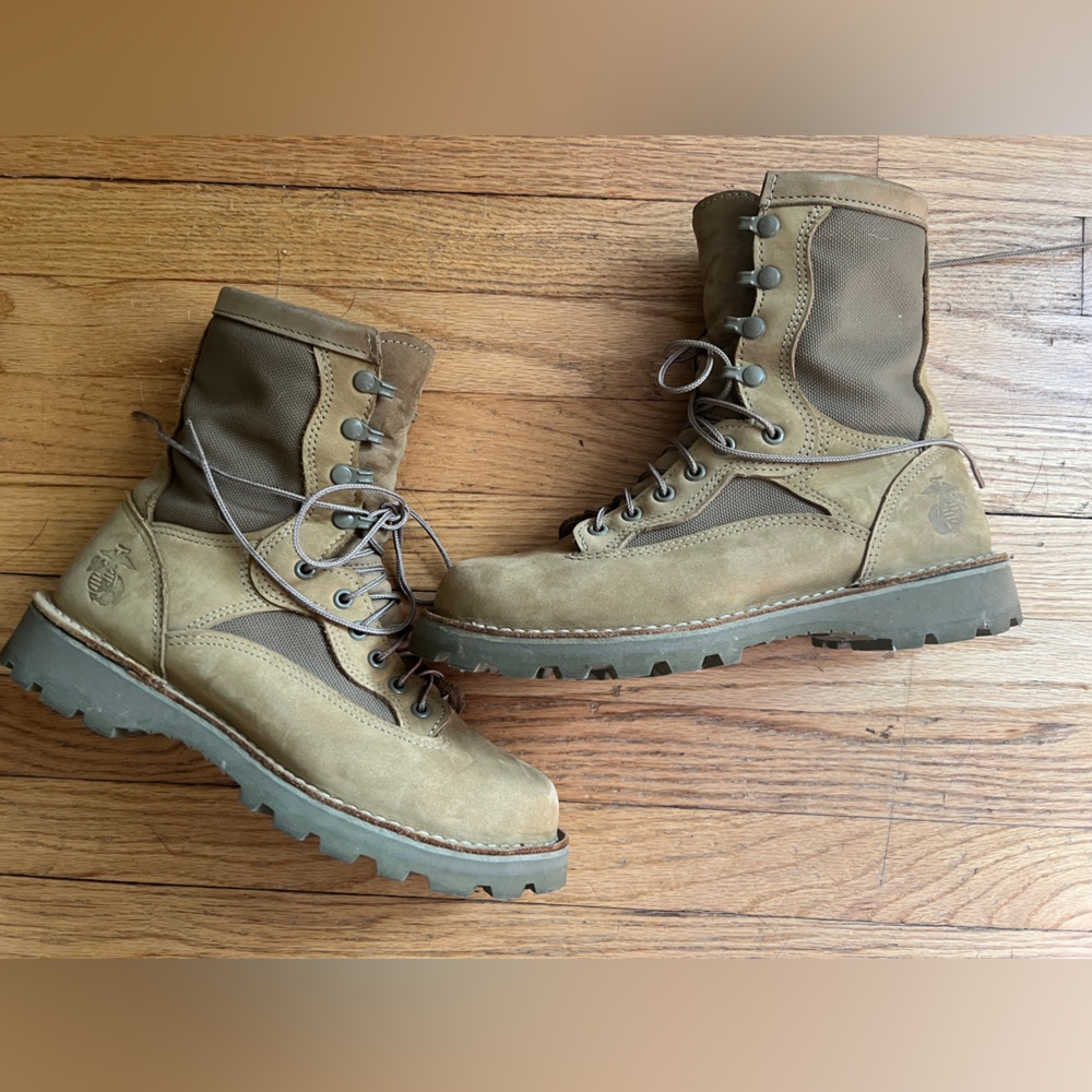 Danner Mojave Boots Men’s 8.5 or Women’s 10